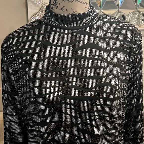 🆕 Beautiful and Sparkly ~ A Love Story Black/Silver Zebra Top - Picture 15 of 15